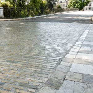 Pavé calcaire au Pont Joubert