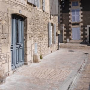 Pavé calcaire dans les rues de Poitiers